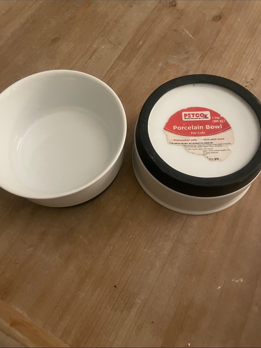 Petco White porcelain  Cat Bowls - Twin Feeding Set (2) 4 inches